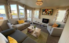 Cosy & Modern Private Seaview Caravan
